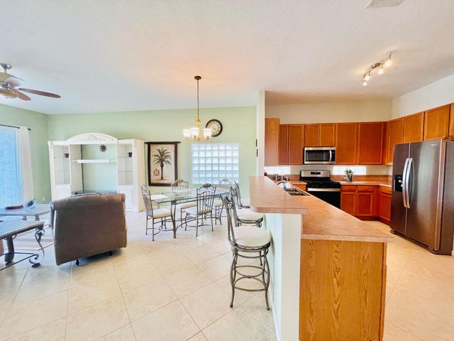 137 Canterbury Place, Royal Palm Beach, FL 33414