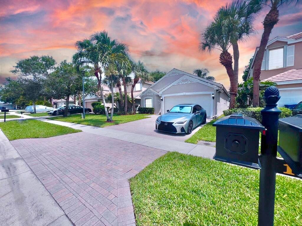 137 Canterbury Place, Royal Palm Beach, FL 33414