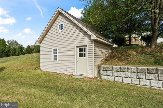 7304 SANDY HOLLOW RD, Harrisburg, PA 17112