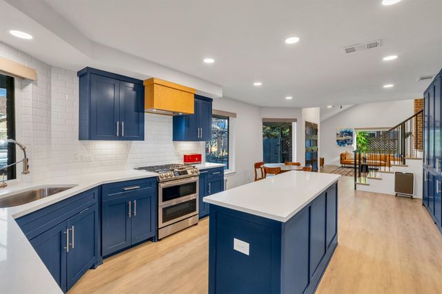 3288 Lakenheath Place, Dallas, TX 75204