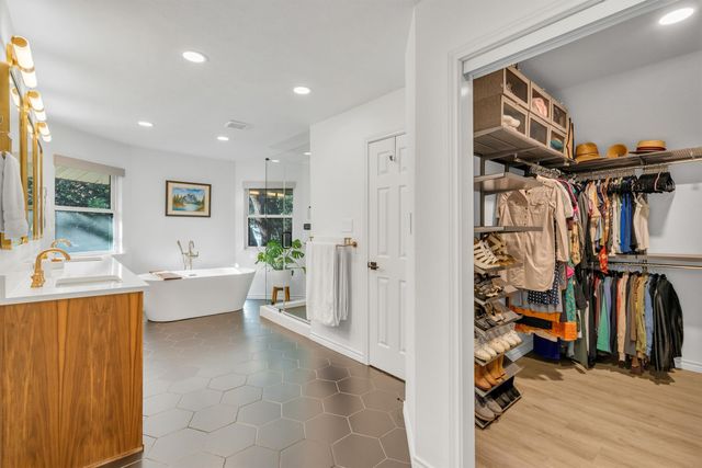 3288 Lakenheath Place, Dallas, TX 75204