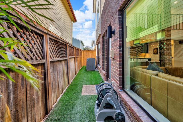 3288 Lakenheath Place, Dallas, TX 75204