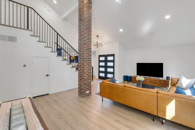 3288 Lakenheath Place, Dallas, TX 75204