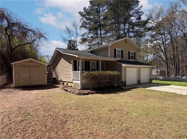 5596 Pinedale Circle, Sugar Hill, GA 30518