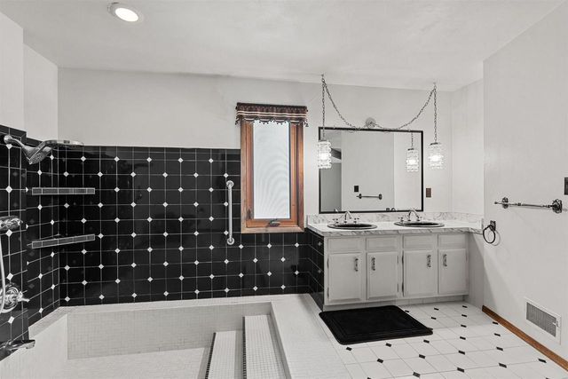 1710 W MARQUETTE STREET, Appleton, WI 54914