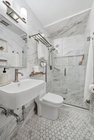 1101 W 53rd Street, Minneapolis, MN 55419