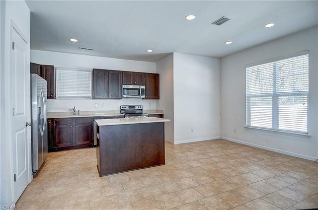 821 Stacey PL, Chesapeake, VA 23320