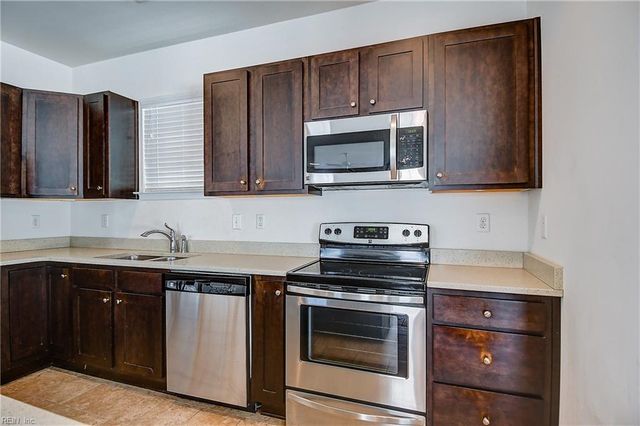 821 Stacey PL, Chesapeake, VA 23320