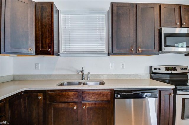 821 Stacey PL, Chesapeake, VA 23320