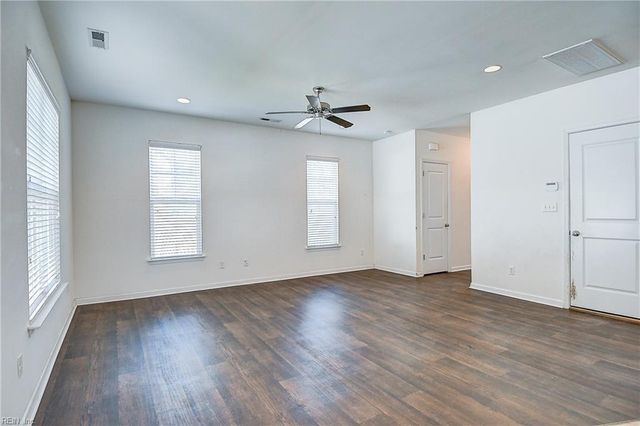 821 Stacey PL, Chesapeake, VA 23320