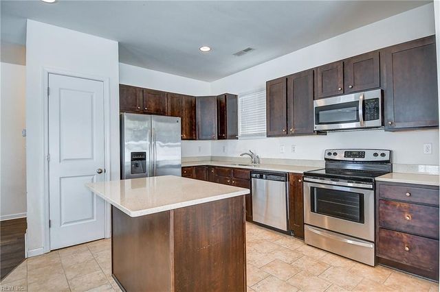 821 Stacey PL, Chesapeake, VA 23320