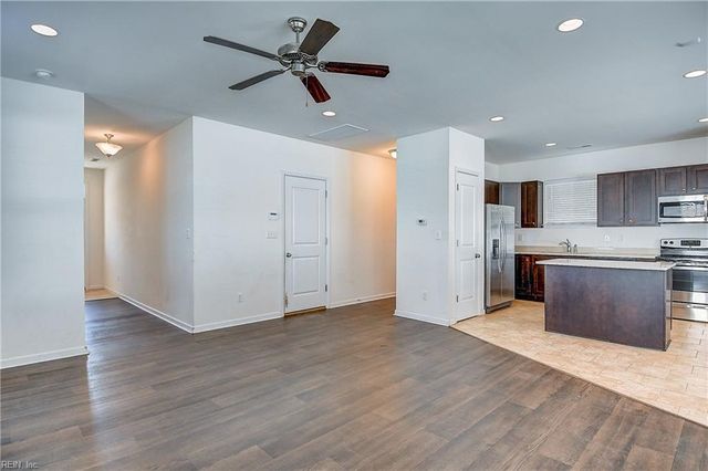 821 Stacey PL, Chesapeake, VA 23320