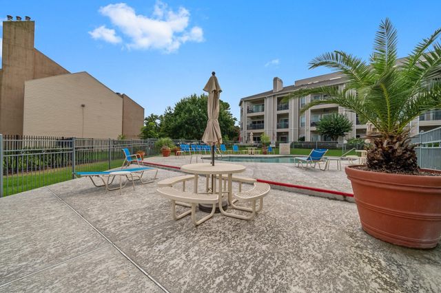 12800 Melville Drive B207, Montgomery, TX 77356