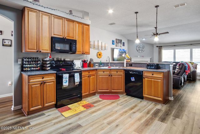 1744 NORTHGLEN Circle, Middleburg, FL 32068