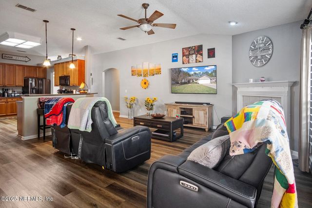 1744 NORTHGLEN Circle, Middleburg, FL 32068