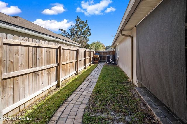 1744 NORTHGLEN Circle, Middleburg, FL 32068