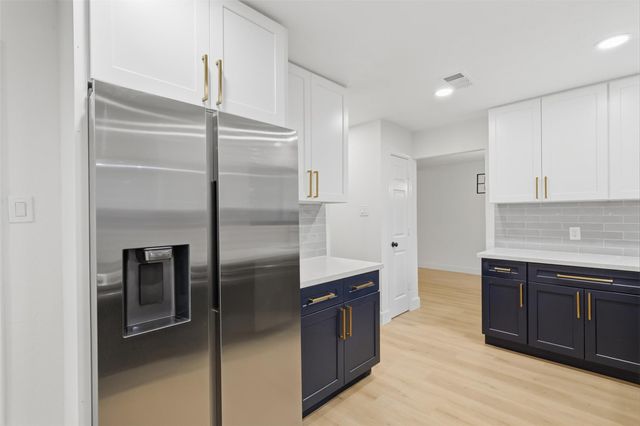 15 Cricket Hollow Place, The Woodlands, TX 77381