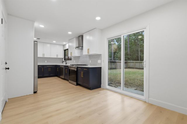 15 Cricket Hollow Place, The Woodlands, TX 77381