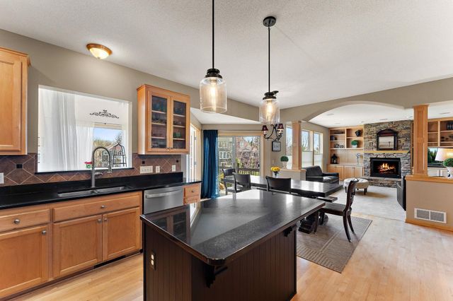 11470 Halstead Trail, Woodbury, MN 55129