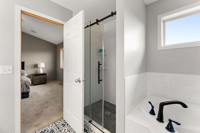 11470 Halstead Trail, Woodbury, MN 55129