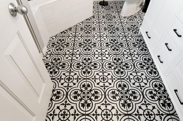 11470 Halstead Trail, Woodbury, MN 55129