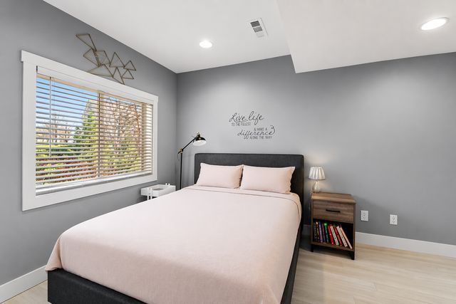 11470 Halstead Trail, Woodbury, MN 55129