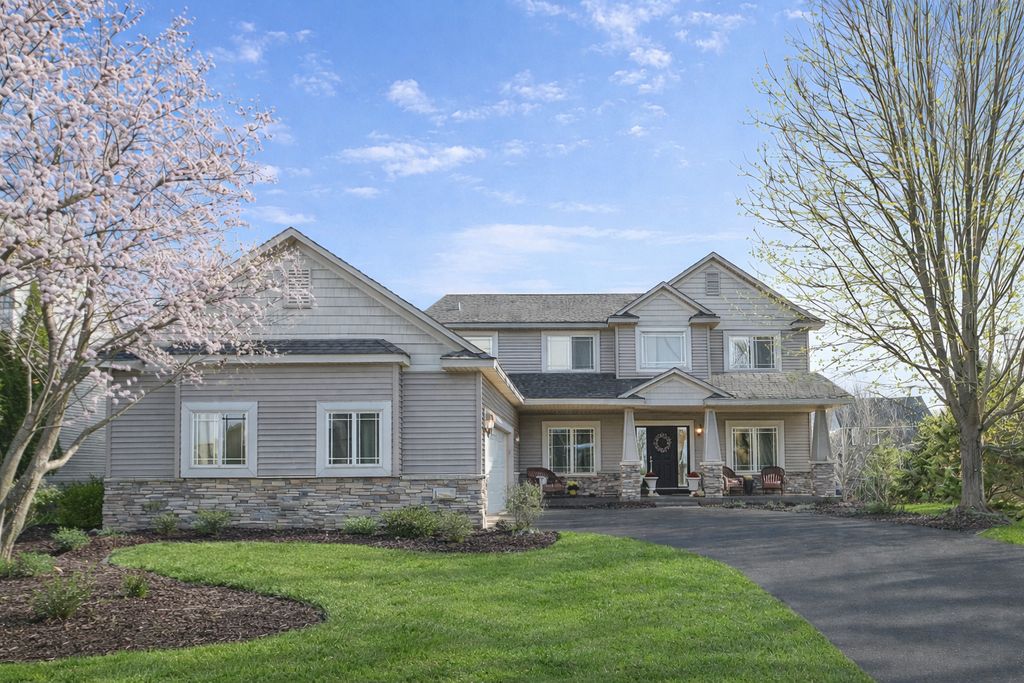 11470 Halstead Trail, Woodbury, MN 55129