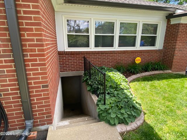 736 Wicklow Rd, Louisville, KY 40207