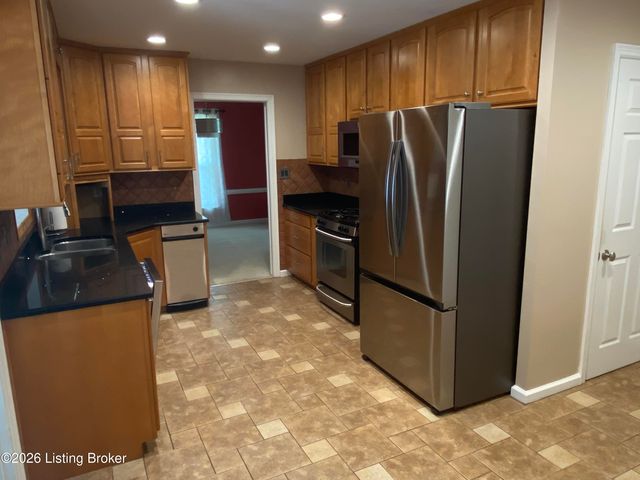 736 Wicklow Rd, Louisville, KY 40207