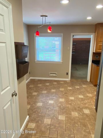 736 Wicklow Rd, Louisville, KY 40207