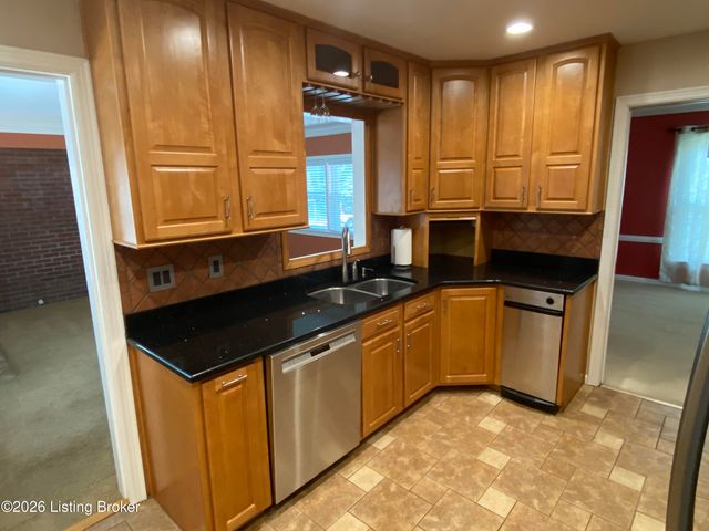 736 Wicklow Rd, Louisville, KY 40207