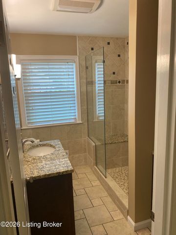 736 Wicklow Rd, Louisville, KY 40207