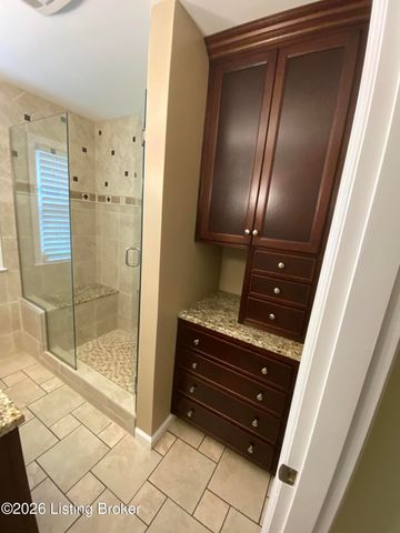736 Wicklow Rd, Louisville, KY 40207