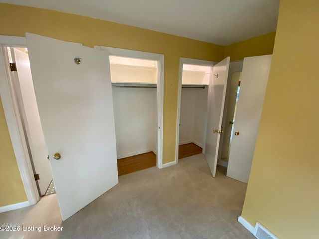 736 Wicklow Rd, Louisville, KY 40207