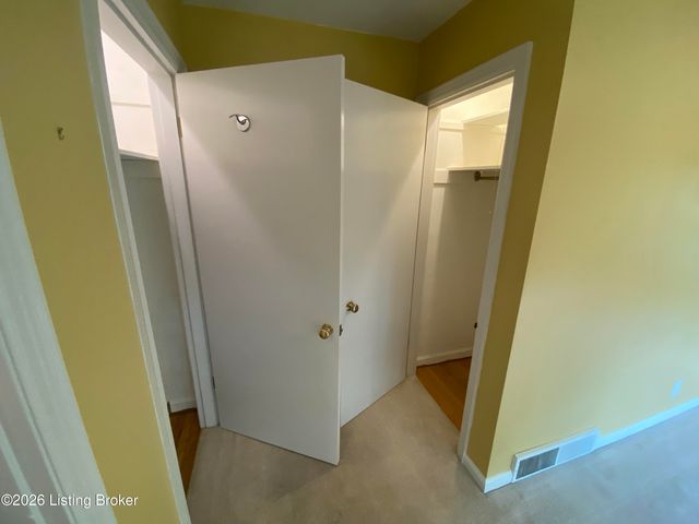 736 Wicklow Rd, Louisville, KY 40207