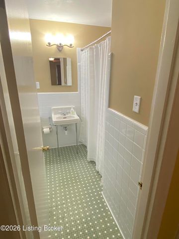 736 Wicklow Rd, Louisville, KY 40207