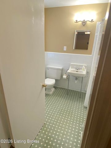 736 Wicklow Rd, Louisville, KY 40207