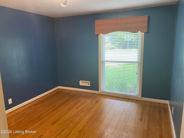 736 Wicklow Rd, Louisville, KY 40207