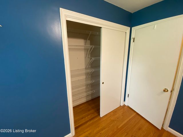 736 Wicklow Rd, Louisville, KY 40207