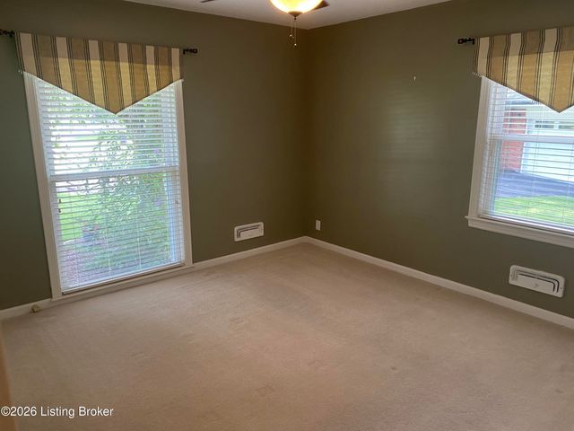 736 Wicklow Rd, Louisville, KY 40207