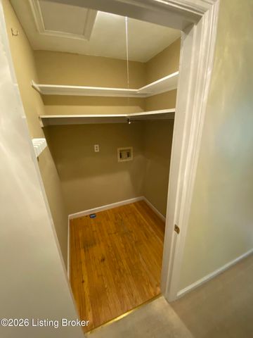 736 Wicklow Rd, Louisville, KY 40207