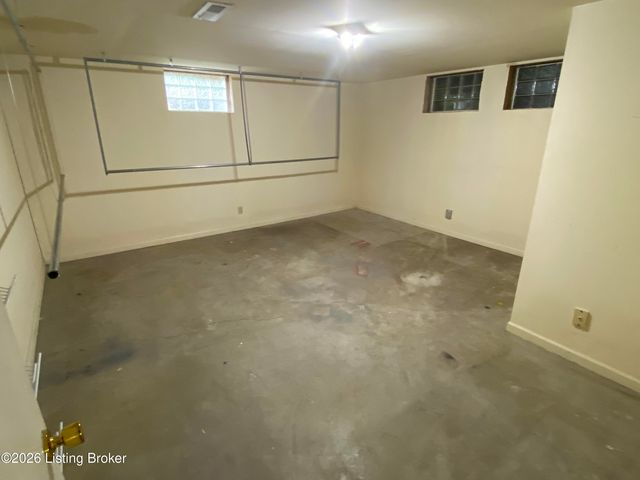 736 Wicklow Rd, Louisville, KY 40207