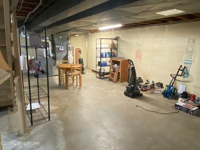 736 Wicklow Rd, Louisville, KY 40207