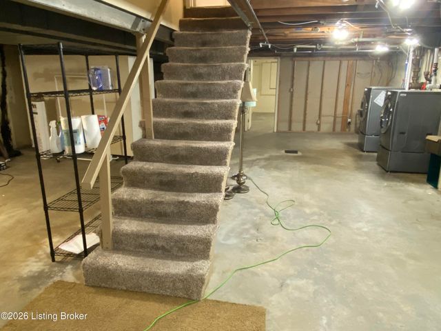 736 Wicklow Rd, Louisville, KY 40207