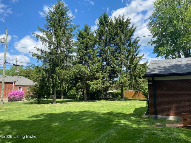 736 Wicklow Rd, Louisville, KY 40207