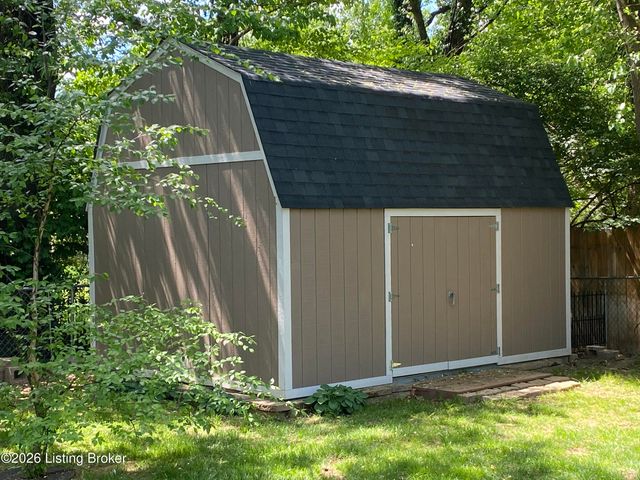 736 Wicklow Rd, Louisville, KY 40207