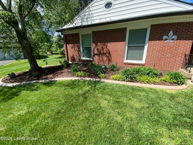 736 Wicklow Rd, Louisville, KY 40207
