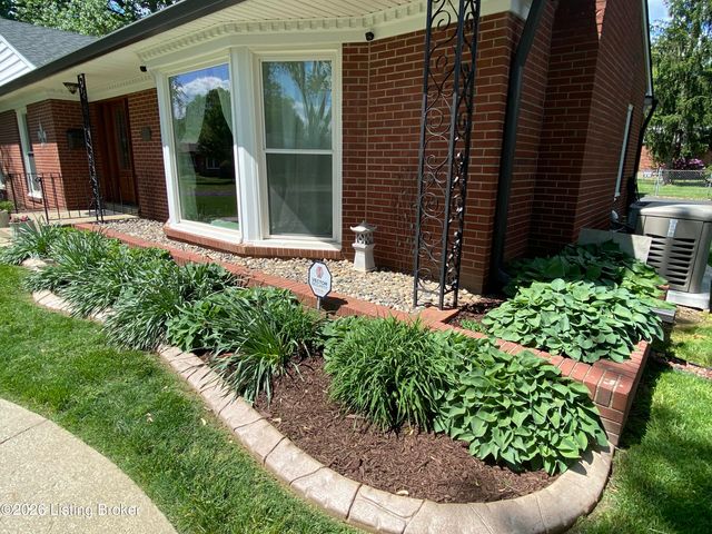 736 Wicklow Rd, Louisville, KY 40207
