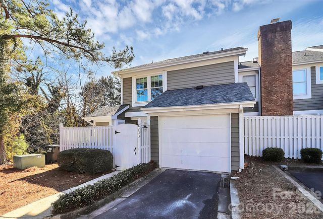 8233 Tradd Court, Charlotte, NC 28210