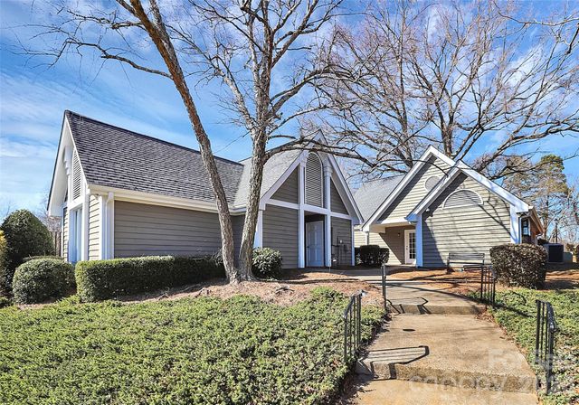 8233 Tradd Court, Charlotte, NC 28210